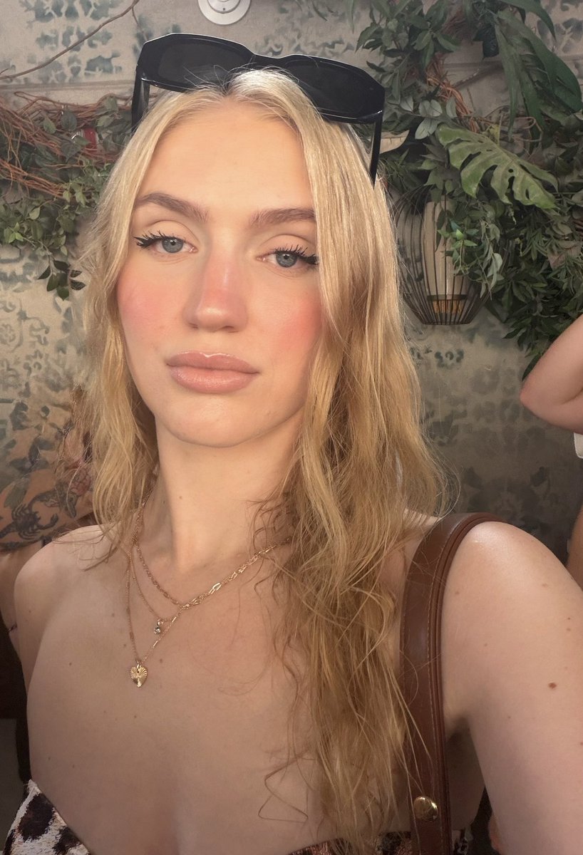 SioGoddess's tweet photo. Wallet destroyer https://t.co/2DHloV36K8