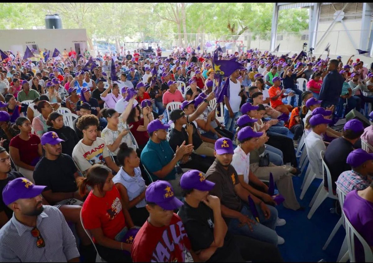 JESULINAMPARO's tweet photo. Dignidad, Lucha y Honor! La Prov. Hermanas Mirabal, desde las trincheras de las luchas sociales y democráticas, no deja el combate por mejores días para el país! Buscan la asunción del #PLD al Gobierno, para volver a la gente 🇩🇴
A ganar en primera vuelta 🚀 https://t.co/Q27VyG8oPa