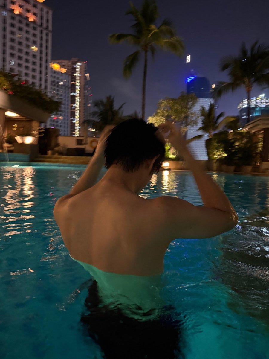 ordnorii's tweet photo. 夜观朴时宇ins更新尺度可得出
两人直线距离越远
金允植对朴时宇手机内容管控程度越低
在首尔的时候哪怕晚上不一起睡
也是近得随时来你家楼下找你
所以每场出差的朴时宇内心如同放风
选照片时belike：mua的 发完这一波再说
其实内心已做好某人醒来后小发雷霆的准备
*嘻嘻🤭不让你管你还不是不高兴 https://t.co/xLQDZaBsSB