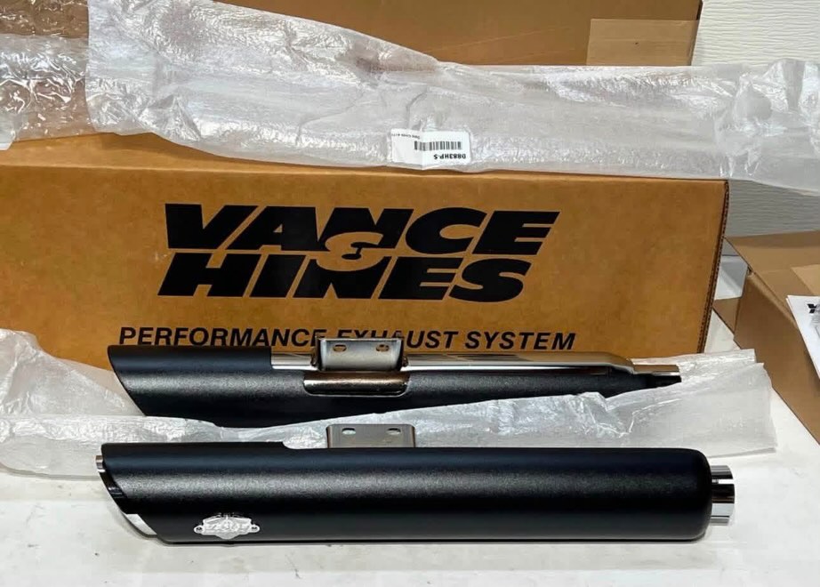 CraigWeimaqfjb's tweet photo. VANCE AND HINES HARLEY 18-LATER SOFTAIL TWIN SLASH SLIP-ON MUFFLERS 16875 — $200 shipped. https://t.co/MYw9tNks1H