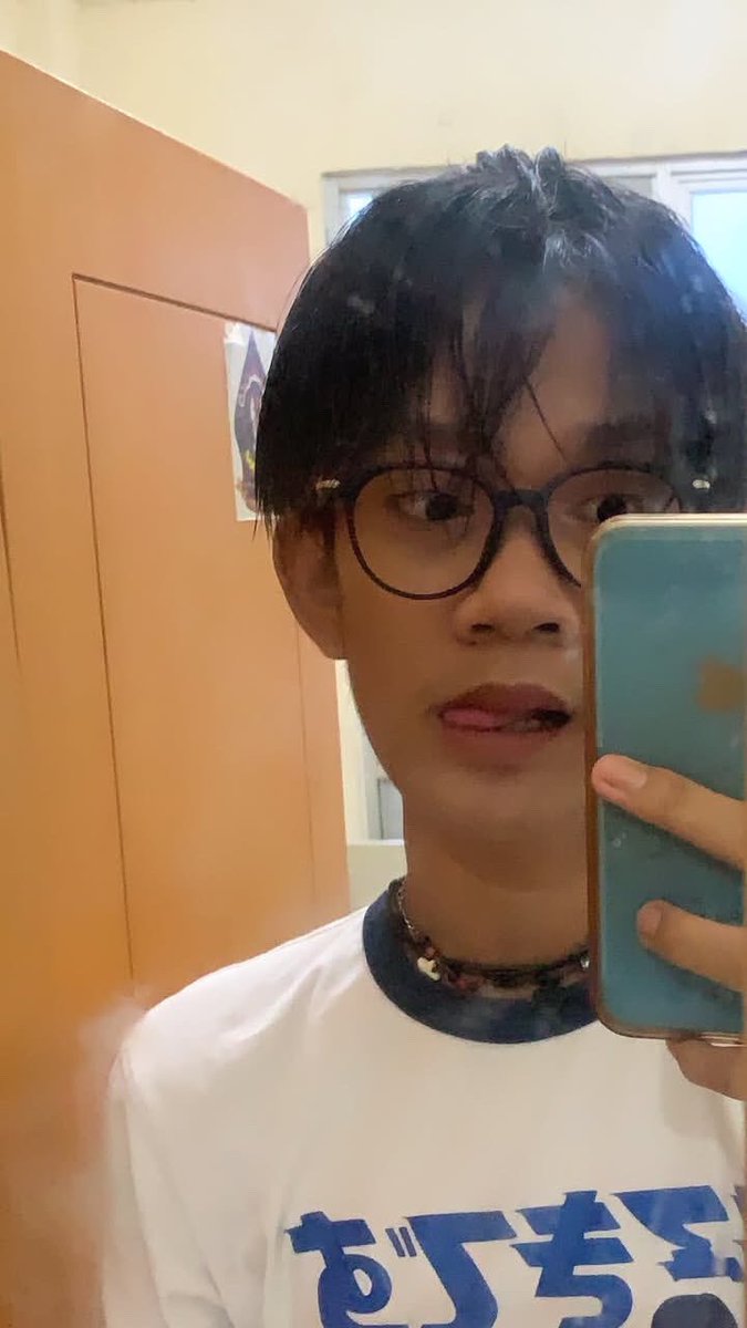 memarlong's tweet photo. ow yap, ternyata gue pas kuliah se niat itu.... hufft gue kangen sparks buat se niat hidup ini lagi :( https://t.co/WFfAGz5aAi