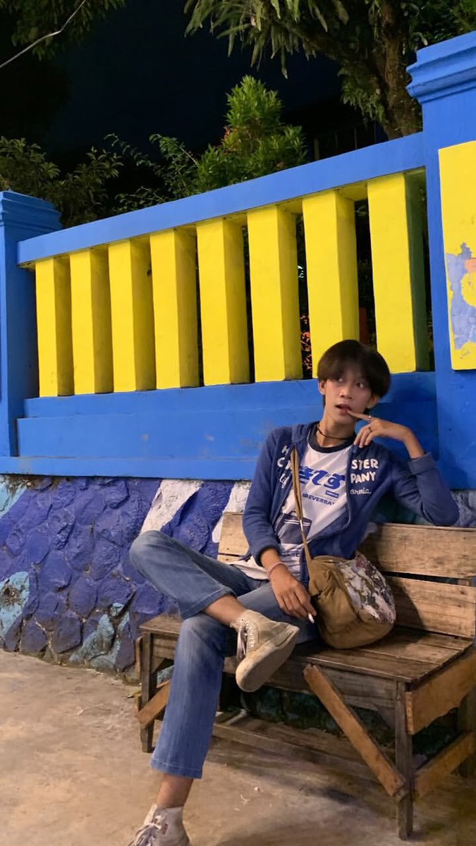 memarlong's tweet photo. ow yap, ternyata gue pas kuliah se niat itu.... hufft gue kangen sparks buat se niat hidup ini lagi :( https://t.co/WFfAGz5aAi