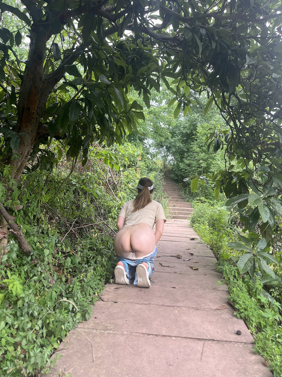 Kipholm's tweet photo. 想贡献自己的女友，或者想自毁的提交图片，绿帽母狗们过来上贡照片让我看看你们最下贱的样子
#分享女友 #共享女友 #出卖 #绿帽 #母狗 #ntr https://t.co/N3NeclsRTm