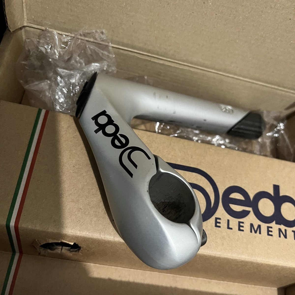 Bukanserangan's tweet photo. WTS!!!
Quilstem Deda Murex 80mm, barclamp 26.0mm.
Second good condition 
IDR850K

Diutamakan COD sekitaran cipete 
#fnfjb https://t.co/atL93pyWgQ