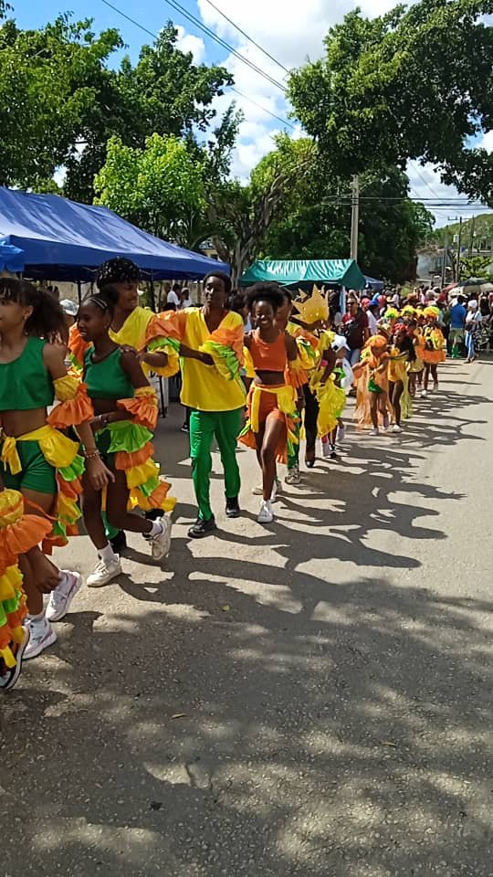 IvisCasteleiro's tweet photo. Cierre del Verano con mi Gente desde la Feria Municipal en Mina. ZD Víbora Park, Coro Cascabelitos,  Comparsa Infantil Los Naranjitos, los payasos Globito y Guarina deleitaron a los participantes. #LaHabanaViveEnMí. https://t.co/t7Dt1lF68y