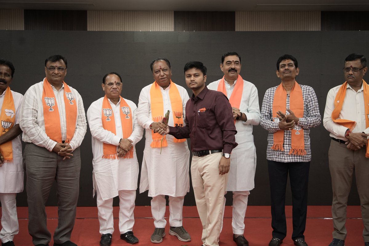 JGJADAVBJP's tweet photo. જનજન સુધી સંવાદ, રાષ્ટ્ર નિર્માણનો સંકલ્પ ..

આજરોજ ચાંદખેડા ખાતે  ભારતીય જનતા પાર્ટી કર્ણાવતી મહાનગર અનુસૂચિત જાતિ મોરચા દ્વારા આયોજિત ‘મન કી બાત’ કાર્યક્રમનું સામૂહિક શ્રવણ કરવામાં આવ્યું.

#MannKiBaat #MannKiBaatLive 
#mannkibaat2026  #MannKiBaat137 

#bhartiyajantaparty https://t.co/gJa0BU43qS