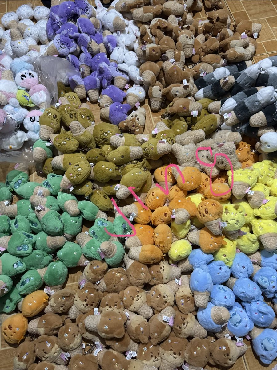jingluvsuall's tweet photo. GIVEAWAY GIVEAWAY 🥳🎉

13 winners of random MINITEEN plushie and cushion (dowp)

To join:
💗rt and like this tweet
💗Must be following me

Ends: 09/10
Will draw kn 09/15

Good luck ☘️ https://t.co/1SOqDd8VHB