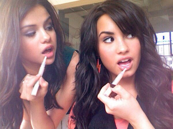 raresblvd's tweet photo. they were the coolest teens ever https://t.co/3w09L5Gu2W