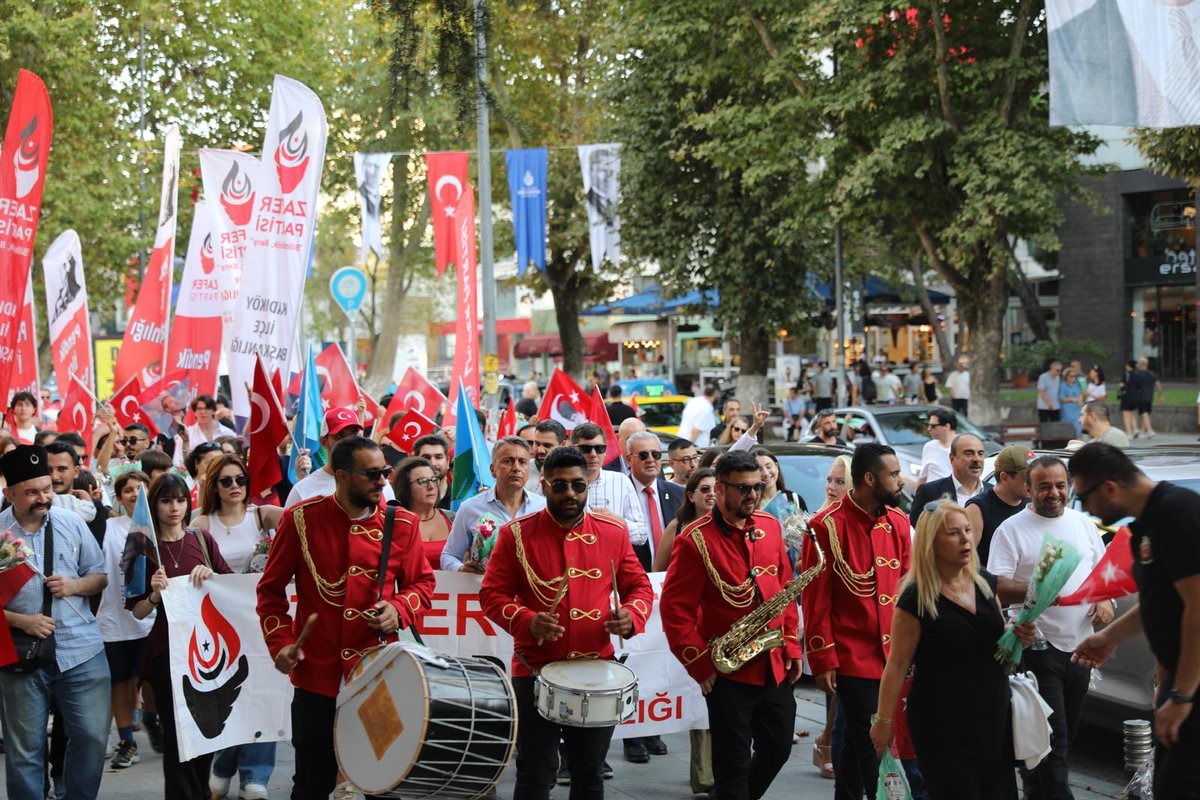 AzmiKaramahmut's tweet photo. Bugün Kadıköy’de
“Türküz, Türkçüyüz, Atatürkçüyüz” sloganı eşliğinde Zafer’in zafer yürüyüşü vardı.
#ZaferPartisi #30Ağustos https://t.co/U4U1P524Zg