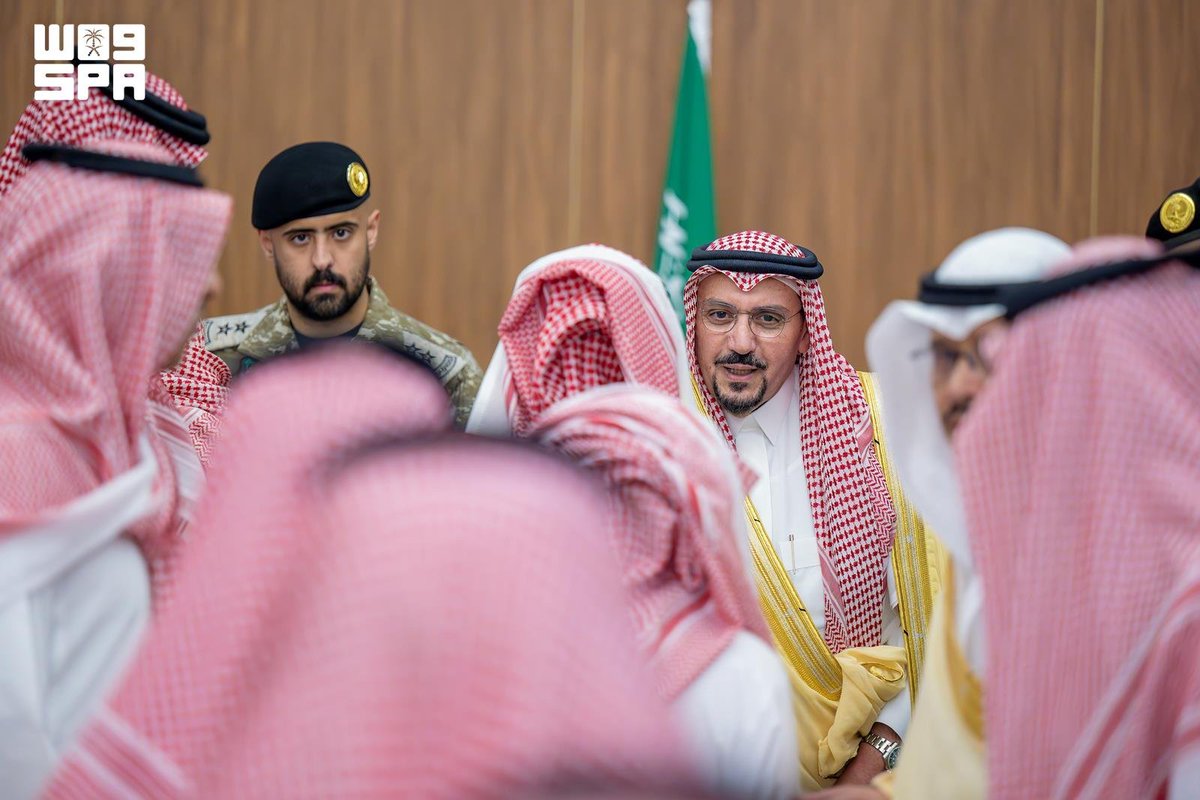 SPAregions's tweet photo. أمير منطقة القصيم يزور مركز البسيتين ويلتقي الأهالي.
https://t.co/hK5R72Fgbz
#واس https://t.co/LiFgYCiDE9