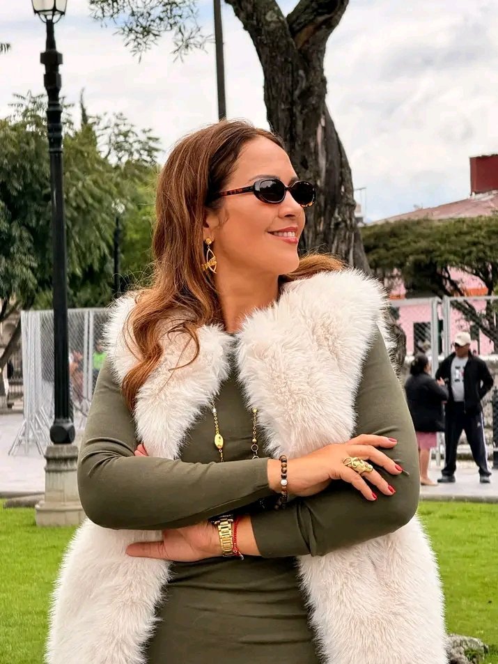 DavisIsabe09's tweet photo. Confidence is not about seeking attention; it’s about knowing your worth and being comfortable with who you are. ✨🌿 Embrace your journey, carry yourself with grace, and always let your inner light shine. 💚

#Confidence #Elegance #SelfLove #PositiveVibes #BeautifulMoments https://t.co/DcIgguZUDz