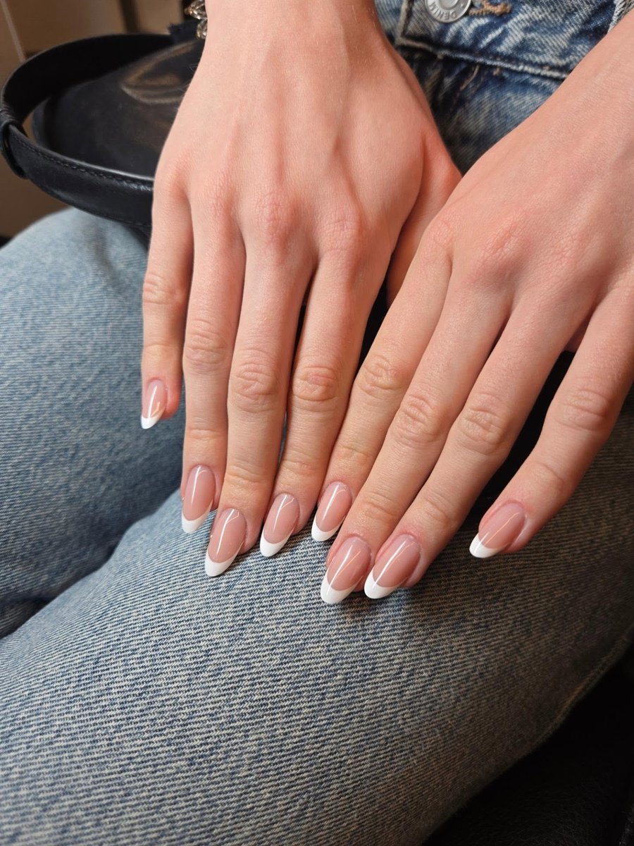 infoshayrudolph's tweet photo. SUMMER? 👀 A manicure Zrinka postou fotos de novas unhas feitas para parte do elenco feminino da série ‘Off Campus’ usando a hashtag #offcampusmanicurist. Seria a nossa Shay? https://t.co/SooH3nXF4H