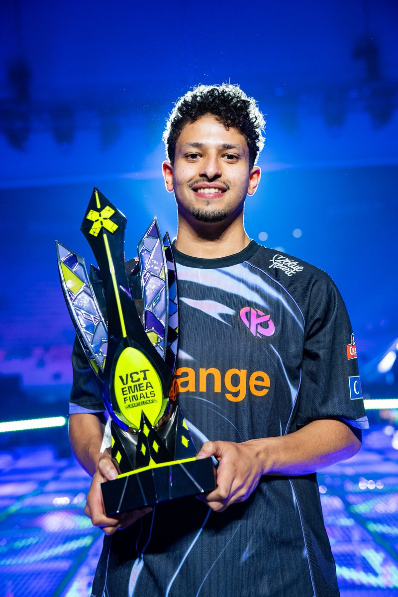 ProPlayersGG's tweet photo. Your #VCTEMEA Champions 
🇫🇷 @KarmineCorp 🏆

🇪🇬 Hazem @AvezValo Khaled
🇹🇷 Burak @LewNvlr Alkan
🇮🇹 Simone @simozVAL Giovannini

#ProPlayers 🤜🏻🤛🏻 #KCWIN 
📸 Hara Amorós/Riot Games https://t.co/Iqi99AkdZS