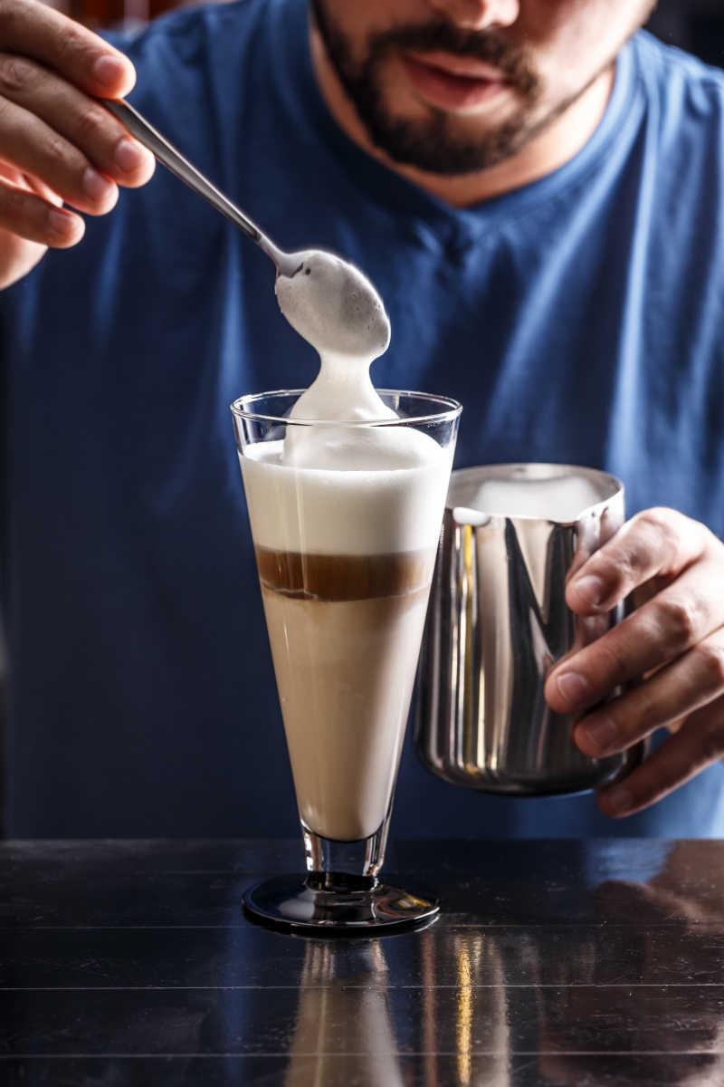 xarmm13618694's tweet photo. Just tried the new café’s zero-waste latte—crushed coconut shell cup + local honey foam = game-changing sustainable sip that’s way tastier than I expected. Who else is chasing eco-friendly new vibes today， https://t.co/IvPMXsBaAH