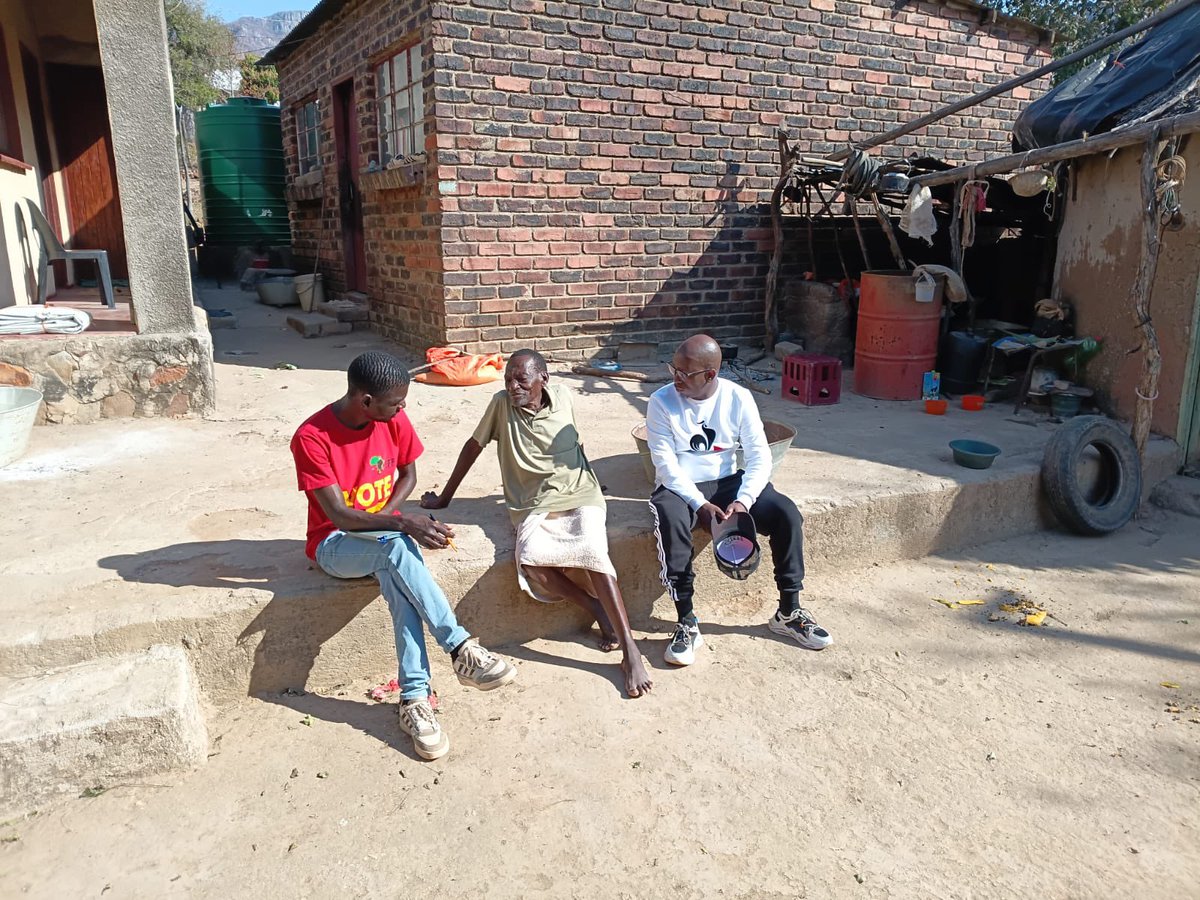 Shikwambanaman1's tweet photo. Canvassing votes Motho Mothong let’s go win…. A day passes without doing organisational work is a crime against humanity…❤️❤️❤️🙏🙏🙏✅✅✅ https://t.co/j2oCv5kY9c