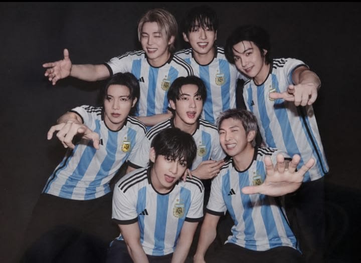 i_97ko's tweet photo. ! busco mutis

​             ♡  she/her • twenty 

• arg 🇦🇷 interactuo con todo #subtwt
• ot7 (jk biased), boquita, mate y fernet
• otaku obsesionada con los manhwas gays y la cumbia villera

​✘ dni: akgaes, homofóbicos, antiarg, mala onda.
​#btstwt #animetwt https://t.co/cA8FWsTL9I