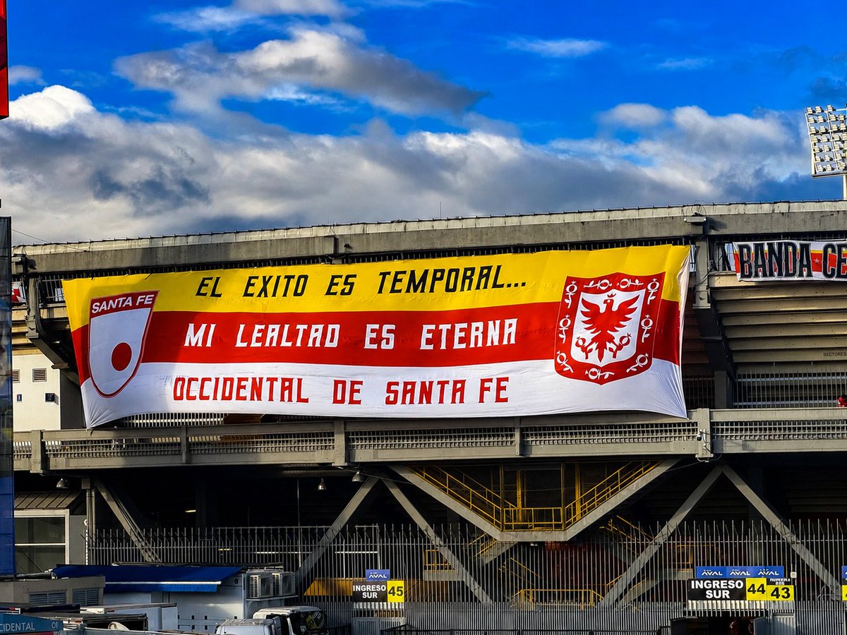 InfoCardenal10's tweet photo. 📸 ¡Los retratos e imágenes en el lente de Actualidad Cardenal de una tarde/noche de Liga Betplay en El Campín entre Santa Fe y América! 

¡El dia🅱️lo quiso usurpar nuestra casa y nuestra Comunidad y como hinchada unida nunca lo permitiremos!

Hilo con las mejores postales 🧵 https://t.co/K3FQaEPP6b