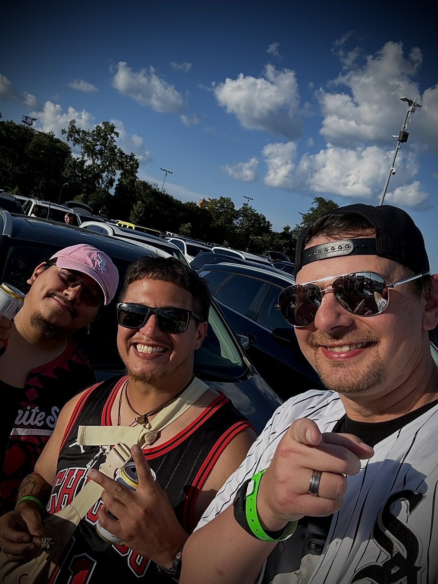 K3NOBi773's tweet photo. Yesterday was a great one with great people. Was all around the city. Shout out the TFS gang.  @DGonzo42 @Biz4Ever @SundaniDesigns @Ramina1690 @msmeliss024 @Book_Of_Chew  @TheOrigMrJoeyP 

Also got to see another SouthEast 🐐 @HalaCaraXXes_ 

That JP Grazianos trifecta was 🫶🏽🫶🏽 https://t.co/A6zGox7GUf