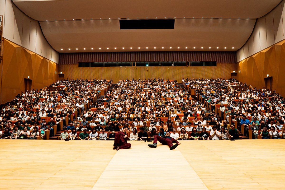 narahara_j's tweet photo. 10ナンバーズ・からっと福岡公演でした！

大好き福岡！！公演も両部とも大盛り上がりで大感謝！！
ちょっととはいわずがっつり行きたいのでまた来ます！！

モツ！水炊き！明太子！県議会！！
どれも最高でした😂 https://t.co/SQjELKBVdu