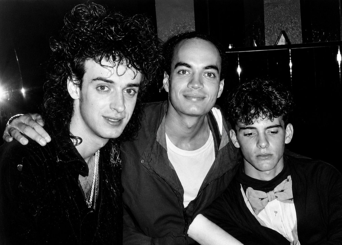 SodaStereo_Mx's tweet photo. Gustavo Cerati, Cala & Ernesto “Bola” Domene, durante la presentación de Signos.
📍 Guadalajara, Jalisco
📅 Agosto de 1987
#SodaStereo #Signos #GustavoCerati https://t.co/X0XkIxI7Js