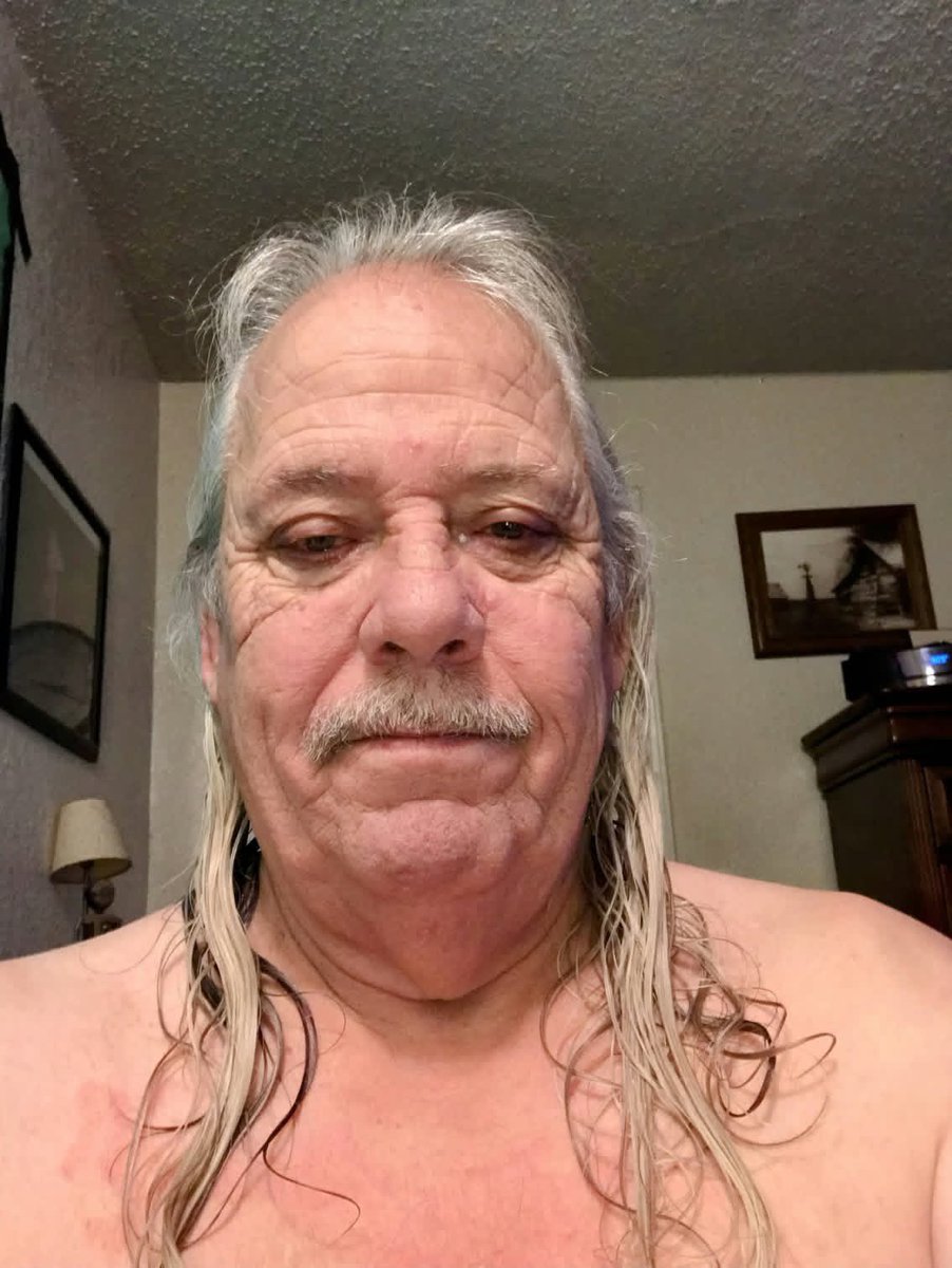 billywilliamx's tweet photo. I need girlfriend https://t.co/iM4jMZTXYc