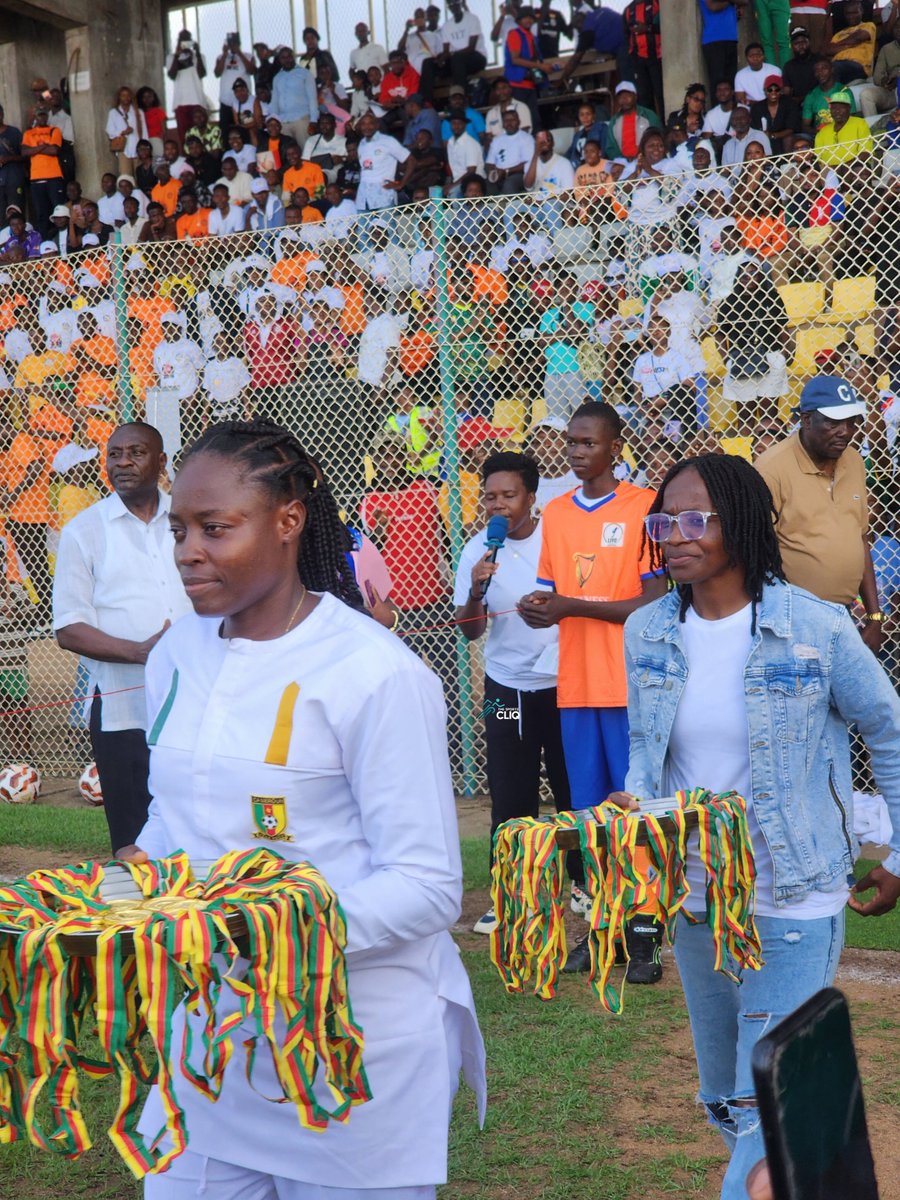 evrageraud's tweet photo. 🇨🇲Women's Cameroon Cup Final 2026
Legends bringing the trophy and medals
🏆 Aboudi Onguene, captain Indomitable Lionesses 

🏅Annette Ngo Ndom, former goalkeeper, Indomitable Lionesses https://t.co/TovxukEkPE