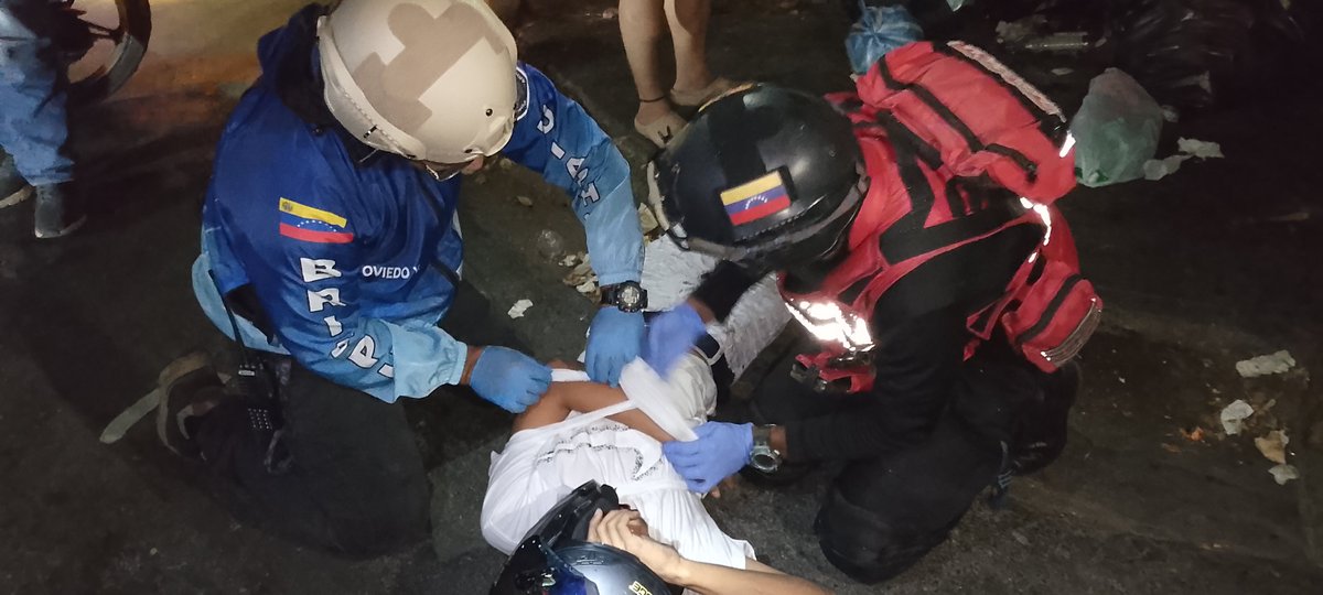 BRIAPH's tweet photo. Servicio de Atención Prehospitalaria Motorizada, la cual se dió por accidente de tránsito en la Av. Bolivar Oeste de la Ciudad De Maracay, trabajo realizado en conjunto con Protección Civil Aragua y CRAMA. https://t.co/72tae8gMTk
