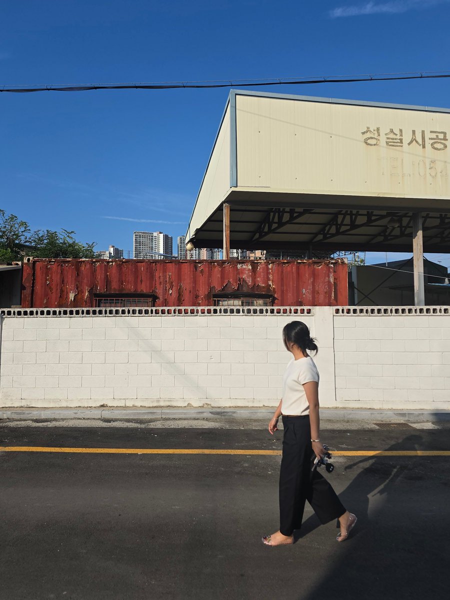 zust4u's tweet photo. 오늘의 행방, 구미.

챙겨온 카메라는 가방에서 꺼내지도 않고 스마트폰으로 툭툭. https://t.co/vCH9bw8MED