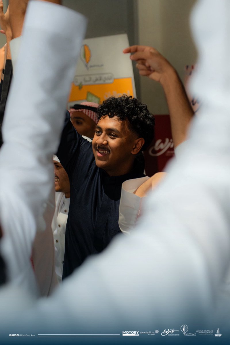 EntrClub_KAU's tweet photo. نستعرض معكم جانبًا من أولى فقرات معسكر التطوير المهني مع أ. د. هاني برديسي، بعنوان «أنجح أسرع» ✨

تضمّنت الفقرة تمرينًا تفاعليًا وتجربة ثرية مع الحضور، جمعت بين المعرفة والتطبيق، وأسهمت في تعزيز مهاراتهم وتطوير أدواتهم المهنية 🚀

#مرحبا_بالحالمين | #صيفك_ريادي https://t.co/2PAkveSEey