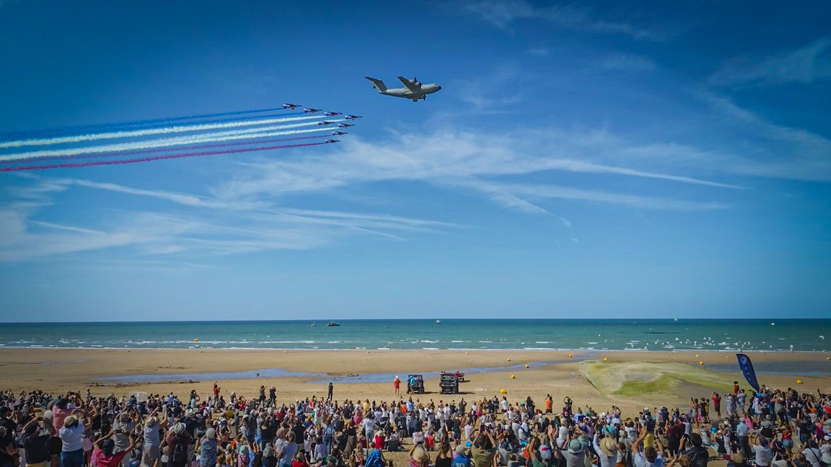 Prefet14's tweet photo. ✈️ French Flyair | Un spectacle aérien exceptionnel dans le ciel de Cabourg

Le French Flyair, rendez-vous incontournable de la voltige et des démonstrations aériennes, réunissant l’élite de l’aviation civile et militaire, a fait vibrer une nouvelle fois le ciel de Cabourg aujourd’hui devant près de 50 000 spectateurs.

De la Patrouille de France à l’A400M, en passant par les démonstrations de voltige et d’hélitreuillage, les spectateurs ont pu admirer des générations d’aéronefs et des disciplines variées, témoignant de toute la richesse et de la diversité de l’aéronautique.

🛡️ Derrière ce spectacle, une importante mobilisation pour assurer la sécurité de tous.

À terre comme en mer, les services de l’État et l’ensemble des acteurs de la sécurité et des secours ont été pleinement mobilisés pour coordonner le dispositif, sécuriser le site, gérer les flux et veiller à la sécurité de tous.

🤝 Une mobilisation collective et complémentaire, indispensable à la réussite de ce grand rendez-vous.

Merci à l’ensemble des forces de sécurité et de secours, aux bénévoles et aux organisateurs, pleinement mobilisés pour permettre à chacun de profiter de ce magnifique spectacle dans les meilleures conditions de sécurité.