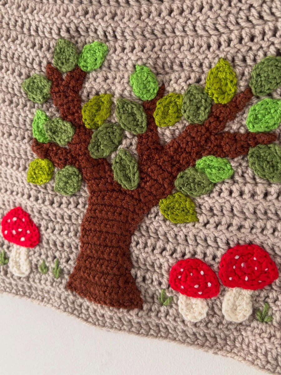 ednho86's tweet photo. Welcome to the world, Felix. Honoured to create this custom cardigan for a little boy, featuring his family pups on the front and woodland-inspired details on the back. https://t.co/4NdwWvD9jr