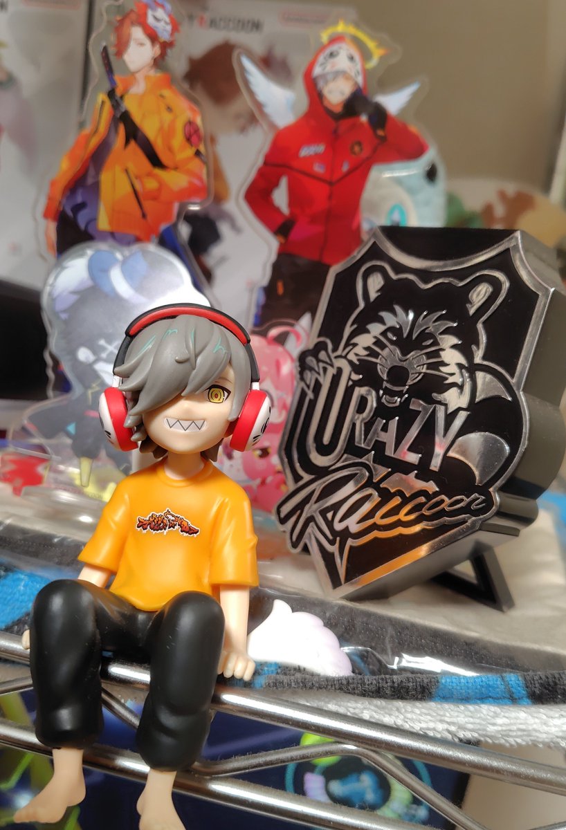 snow_gameDaifuk's tweet photo. 昨日の地震でスチールラックの縁に掛けてただるさんが落ちた…

前の地震の時に頭の輪は取れちゃってたんだけど
羽も折れちゃって片翼になっちゃった😭😭 https://t.co/fxmGCcZsDx