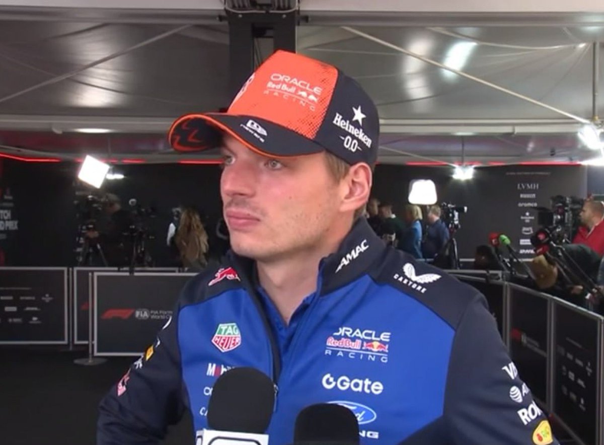 PortalRBRBrasil's tweet photo. 🎙️| Max Verstappen explica o motivo de só ter dado entrevista após a corrida: 

“Eu só queria assistir um pouco à corrida, então tirei um tempo para isso” https://t.co/GjY4JYqDCE