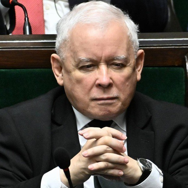 NigdyWiecejPiS's tweet photo. Podaj dalej, jeśli lubisz pierogi, lub jeśli uważasz, że Kaczyński jest zjebem. https://t.co/YBSq29LWDw