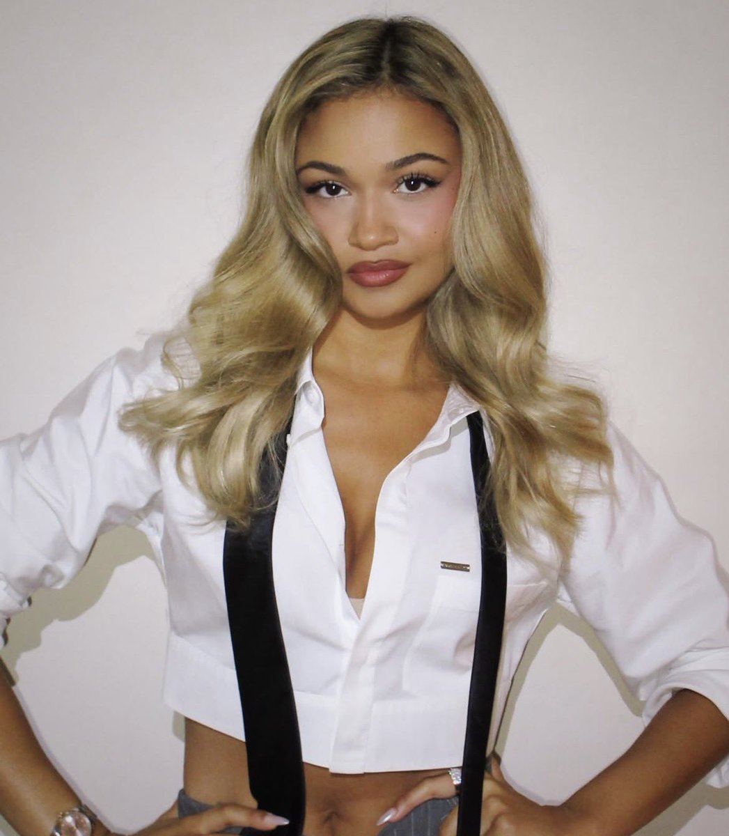 daiisyface's tweet photo. she has the face of a woman who could ruin you and you’d gladly let her https://t.co/bPaMpCaCZm