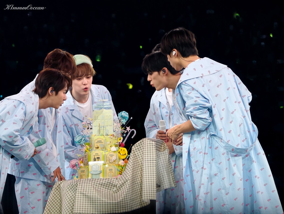 sionxiao's tweet photo. Together forever💚 영원 💚#NCTDRAEM https://t.co/Y0bBPBSpri
