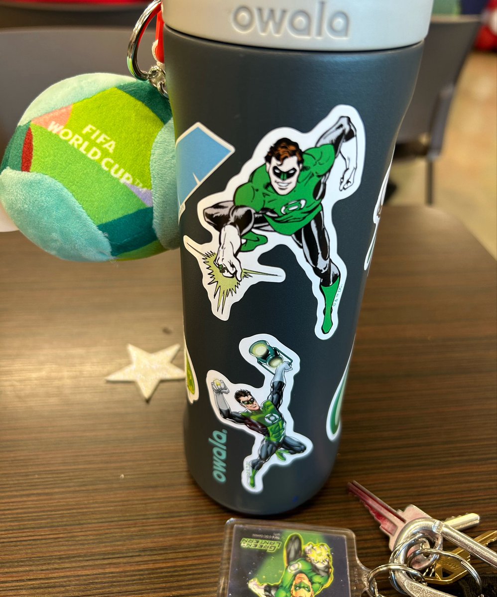 24hrSoda's tweet photo. keep stickers of hal jordan on my work bottle to motivate me to go to work every day so i don’t become a broke bum like him 🗿 https://t.co/BFbNBWukYq