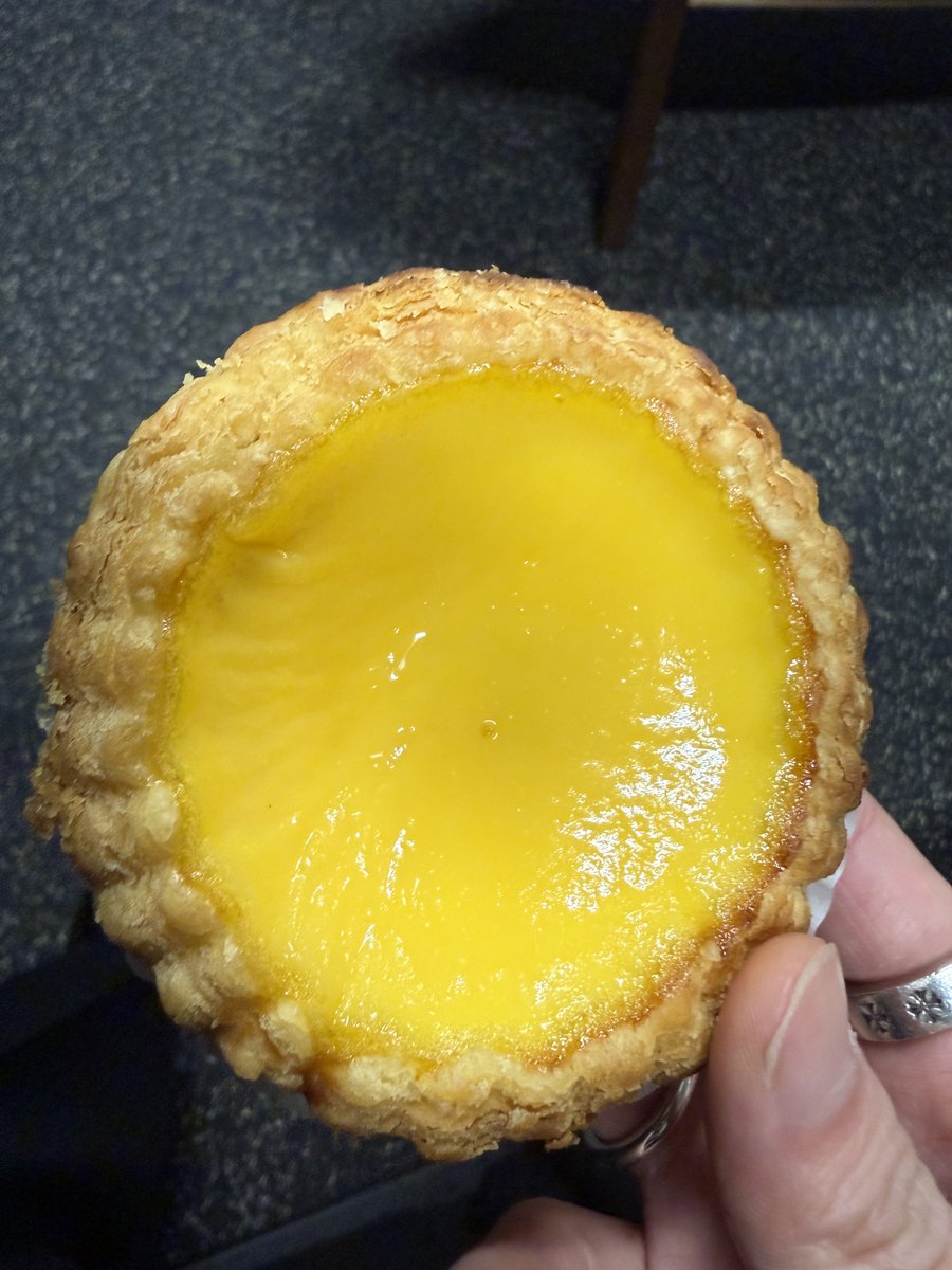 0325bubble's tweet photo. 💌🐱
🫧New message from [내꺼💛]
260824/23 (00:52 KST/ 23:52 HKT)

•*2 Photos
•Smashed the egg tart earlier https://t.co/nNas2A6lIV