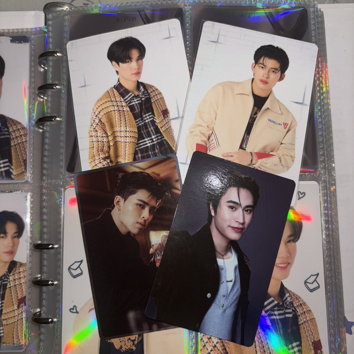 rxverrues's tweet photo. ‼️ GIVEAWAY by @rxverrues ‼️

Hadiah :
1. cc set sealed M&T eps pertama (1 orang pemenang)
2. cc ppw we are (1 orang pemenang)
3. cc pond fancon + Gemini riser (1 orang pemenang)

Syarat?
- rt + like
- komen gimana perasaan kalian selama 3 hari konser pondphuwin & pondphuwin dapet series baru

End 30 Agustus #ปอนด์ภูวินทร์ #pondphuwin 
#PondPhuwinConcertD3