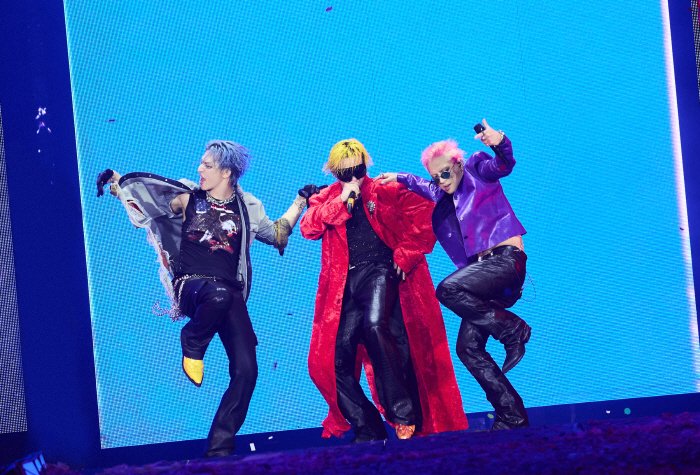 8KLIFE's tweet photo. BIGBANG officially kicked off their Cosmos World Tour with 3 sold-out shows at Goyang Stadium in Korea, gathering over 100,000 fans according to Korean media.

https://t.co/yklmJgrbdq https://t.co/q2ZczT8KCH