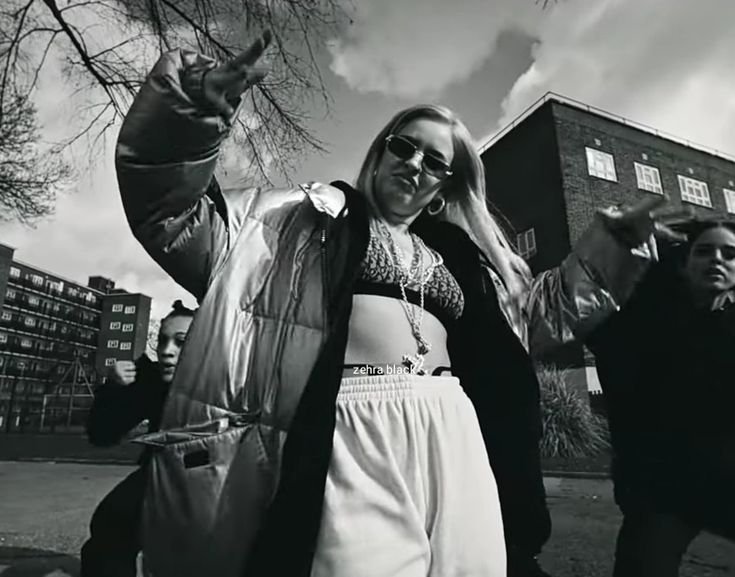 Annemarie_fanxx's tweet photo. 1.9 BILLION streams for 2002!!! 🤯💜🎉
Iconic song, well deserved!!! 🏆🎶✨
@AnneMarie
#AnneMarie #2002 #Spotify #Milestone #BillionStreams https://t.co/vTRbsj6tLD