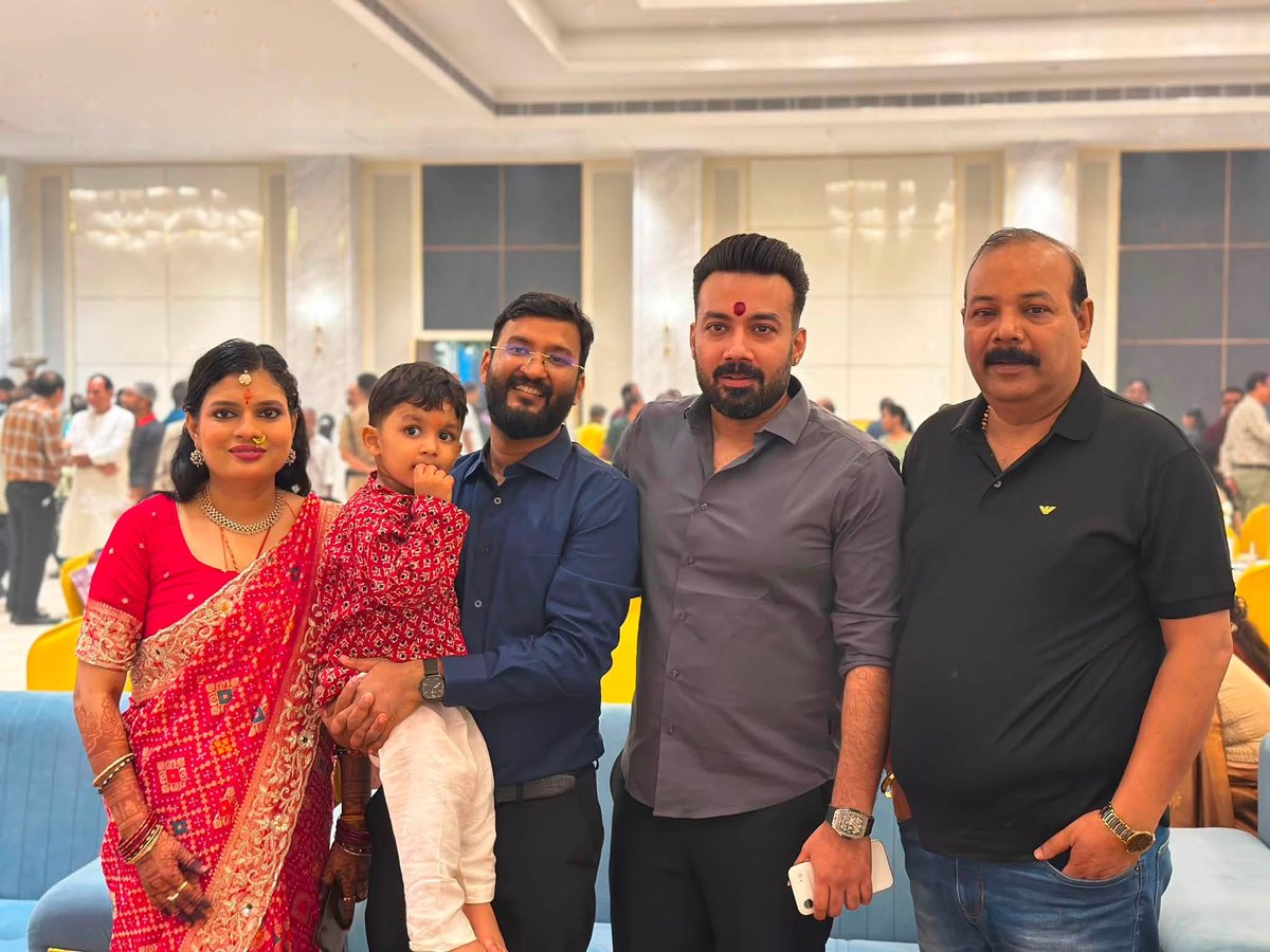 Rajeshverma_LJP's tweet photo. आज भागलपुर में बड़े भाई नितेश संथालिया जी की बेटी के जन्मोत्सव समारोह एवं बड़े शहरों की तर्ज पर नवनिर्मित उनके रिसोर्ट द चिन्मय ग्रैंड के उद्घाटन समारोह में शामिल होकर उन्हें बधाई एवं शुभकामनाएँ प्रेषित किया,साथ हीं मौके पर उपस्थित अभिभावकों का आशीर्वाद भी प्राप्त किया ।

#Rajeshverma #Bhagalpur 
#LJPRamVilas