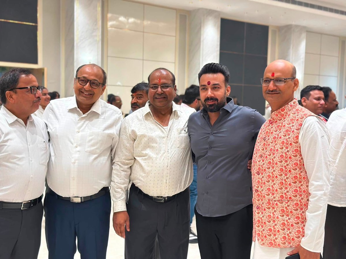 Rajeshverma_LJP's tweet photo. आज भागलपुर में बड़े भाई नितेश संथालिया जी की बेटी के जन्मोत्सव समारोह एवं बड़े शहरों की तर्ज पर नवनिर्मित उनके रिसोर्ट द चिन्मय ग्रैंड के उद्घाटन समारोह में शामिल होकर उन्हें बधाई एवं शुभकामनाएँ प्रेषित किया,साथ हीं मौके पर उपस्थित अभिभावकों का आशीर्वाद भी प्राप्त किया ।

#Rajeshverma #Bhagalpur 
#LJPRamVilas