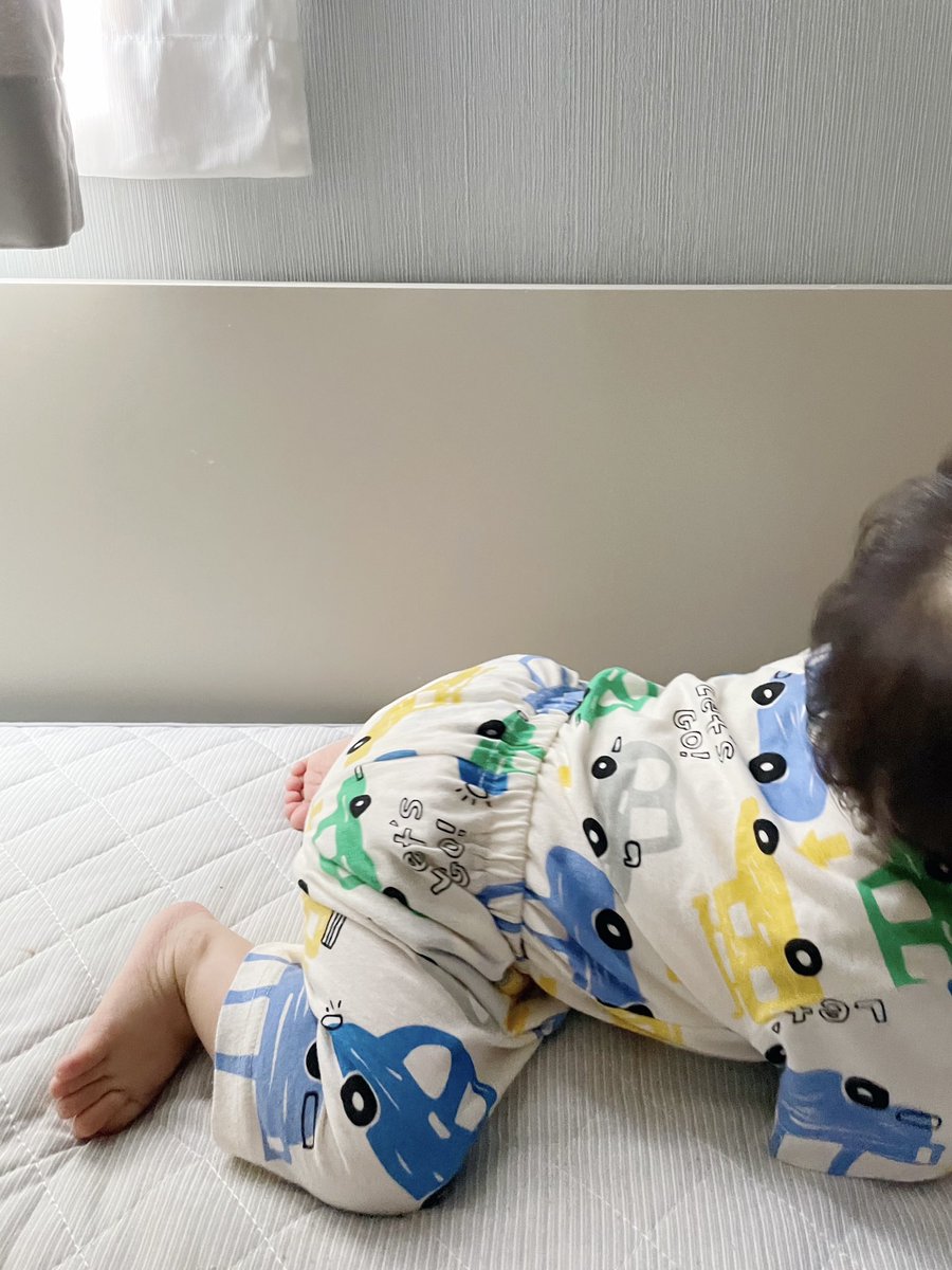 tsuki_nami__'s tweet photo. きりすけファミリーの動画を見ていて"赤ちゃんのパジャマ姿ってかなり尊い"と気づいたのでバースデイでパジャマ4セット買いました。これは車好きの息子にぴったり🚙 let's goのロゴがいい味出してる。330円だった、お手頃すぎる😂♡ https://t.co/koGFKgttVI