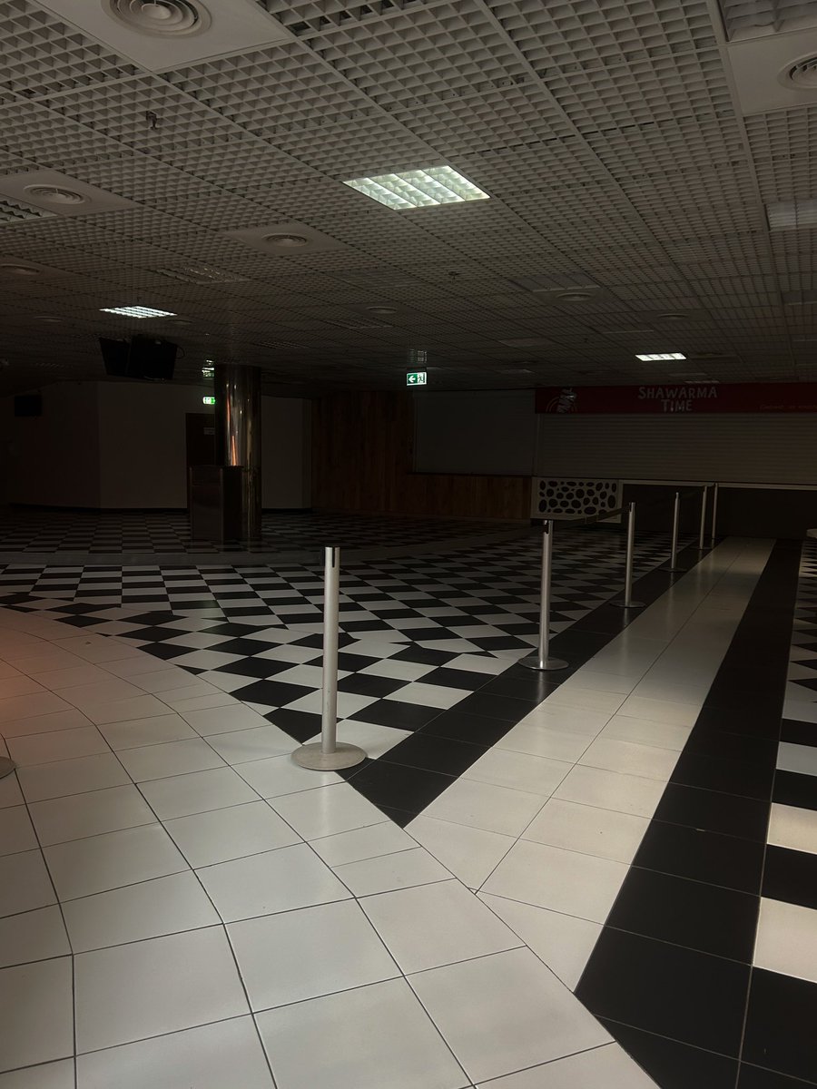 Neoncaffeine's tweet photo. underground mall in kyiv, ukraine 🇺🇦 https://t.co/Z1AShyBaQ2