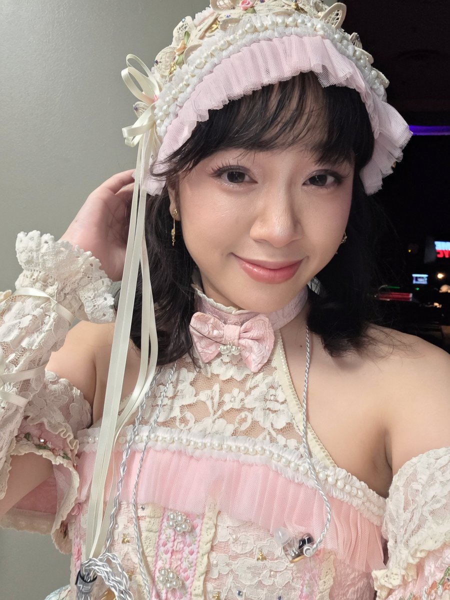 feebeechanchibi's tweet photo. See you guys soon at the ANYC's first-ever Big Apple Idol Festival!!!!! 🍎✨️💕 And buppan afterwards~

I'm gonna scrounge up the very very very last of my energy and put my whole heart into it!

Who will I be seeing there? 🙏 https://t.co/lk5HZ3DBqD