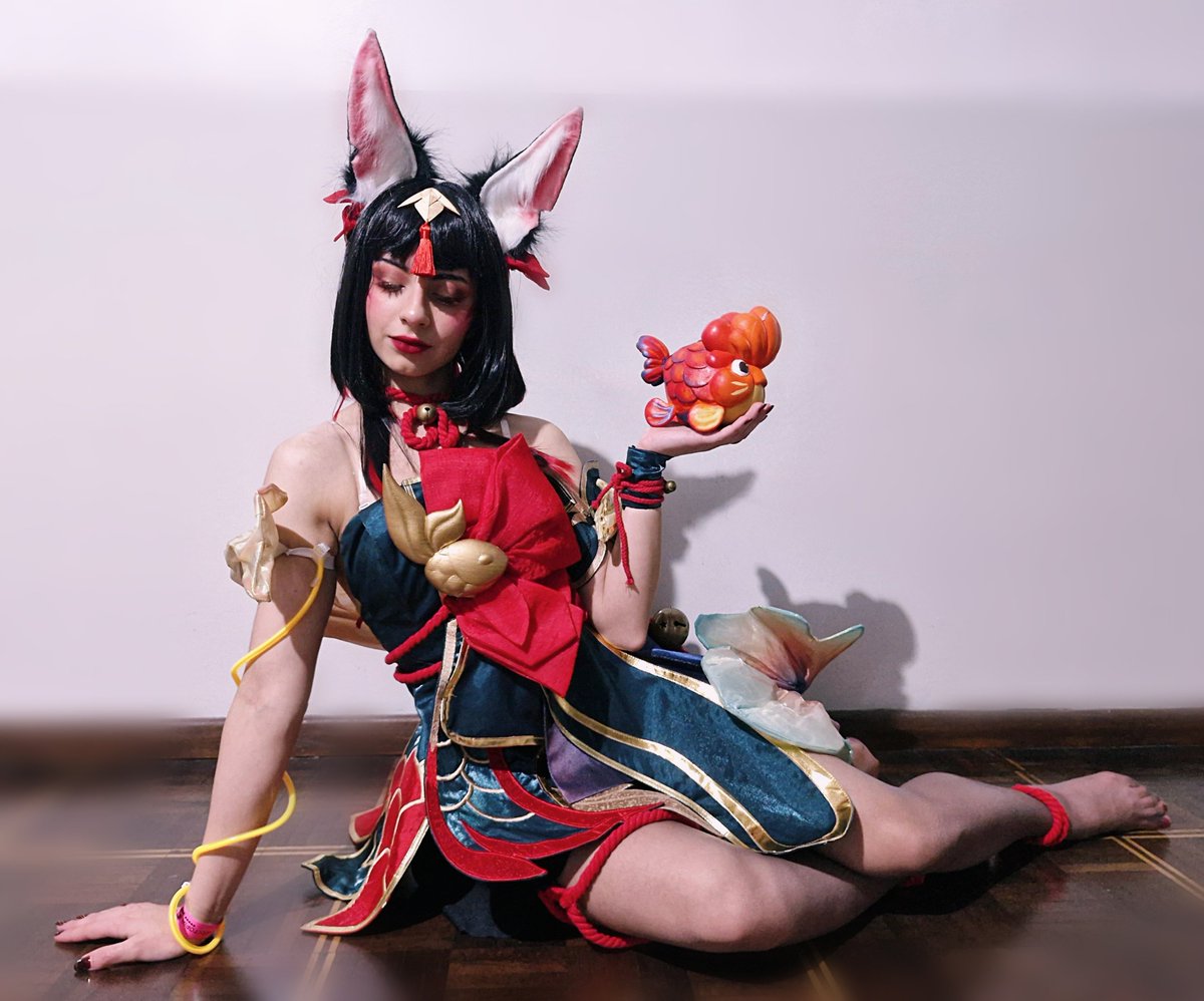 dearflavi's tweet photo. glisten in the moonlight 🌙 #Ahri #LeagueOfLegends https://t.co/wUkSfNIstI