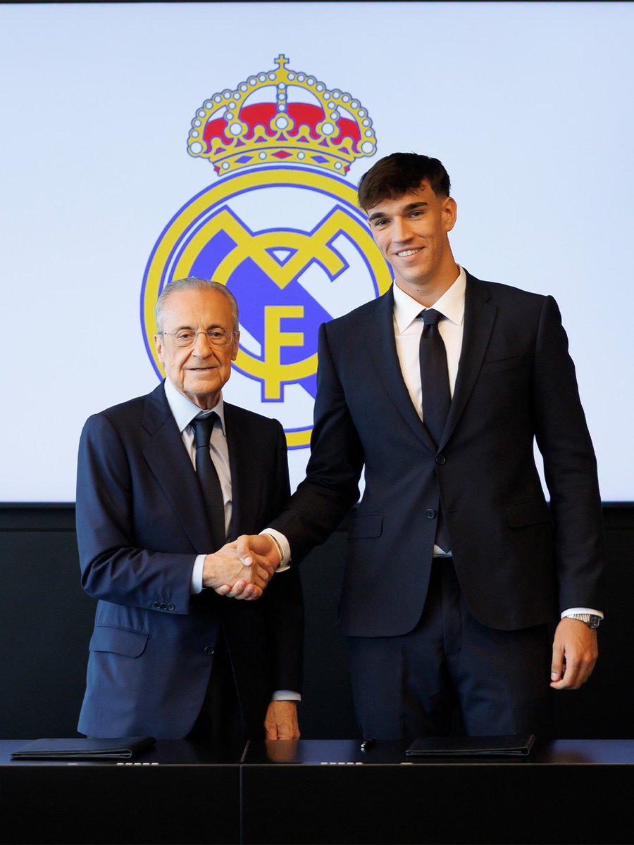 realmadrid's tweet photo. 🤝🏟️ https://t.co/lcygA31QZG
