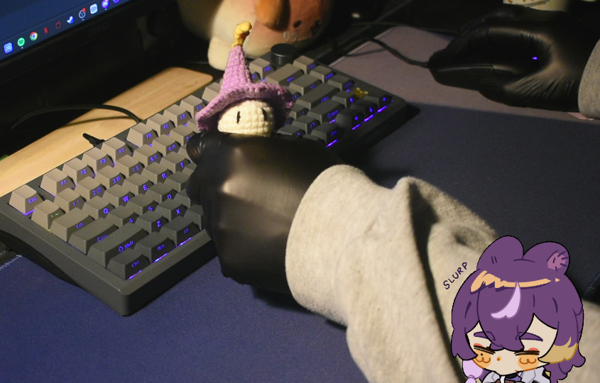 KyunShino's tweet photo. hi im alive and recovered so let's do a late OSHICON yap! im also opening your gifts live :D https://t.co/0gAKHxepWN