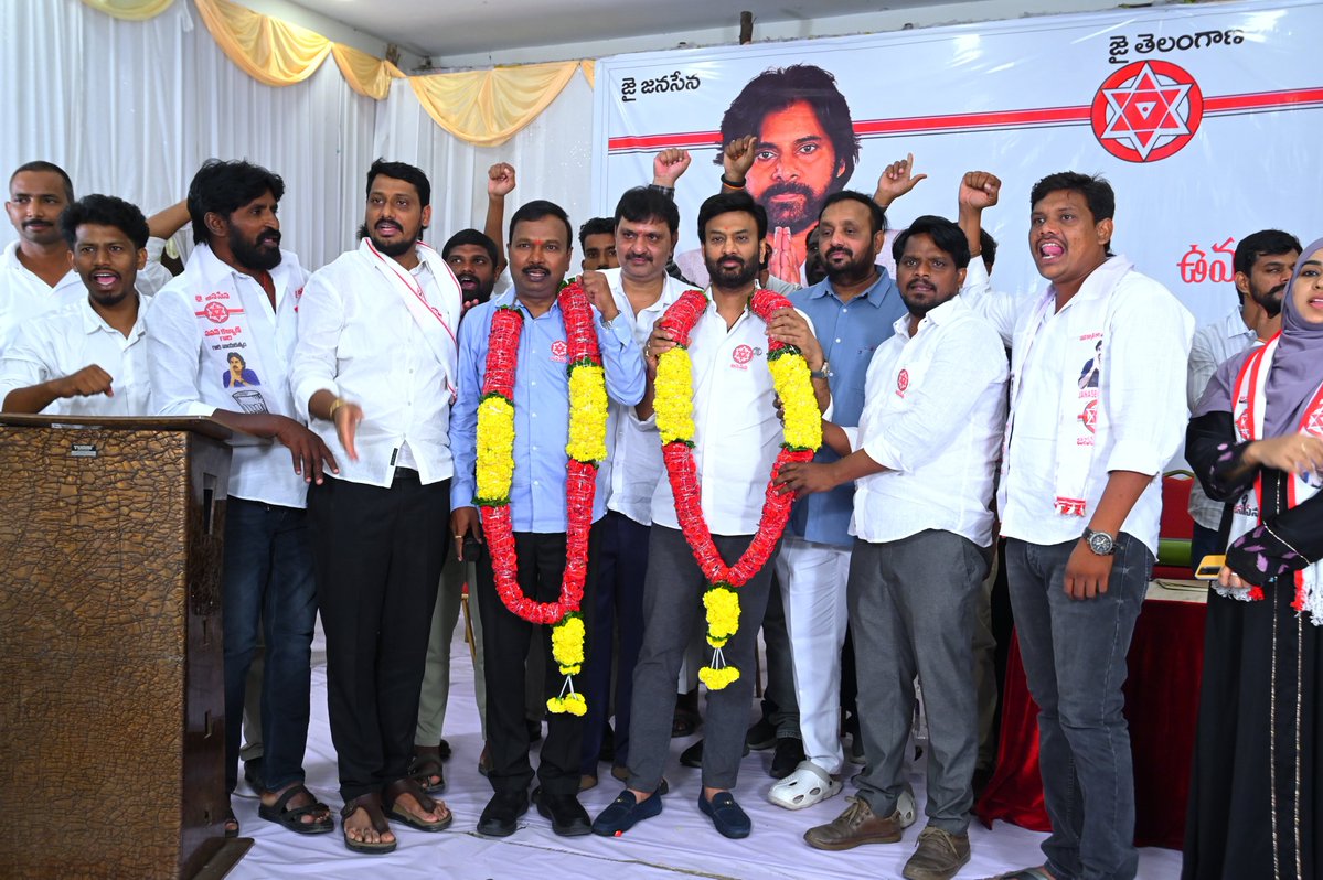 SURENDRAPILLEL1's tweet photo. Breaking...ఖమ్మం–నల్లగొండ–వరంగల్ పట్టభద్రుల ఎమ్మెల్సీ స్థానానికి జనసేన పార్టీ అభ్యర్థిగా డాక్టర్ గడల శ్రీనివాసరావు పేరును పార్టీ ముందస్తుగా ప్రకటించింది🔥😍

@JSPTelangana @JanaSenaParty @drgsrao https://t.co/MvWri603Pf